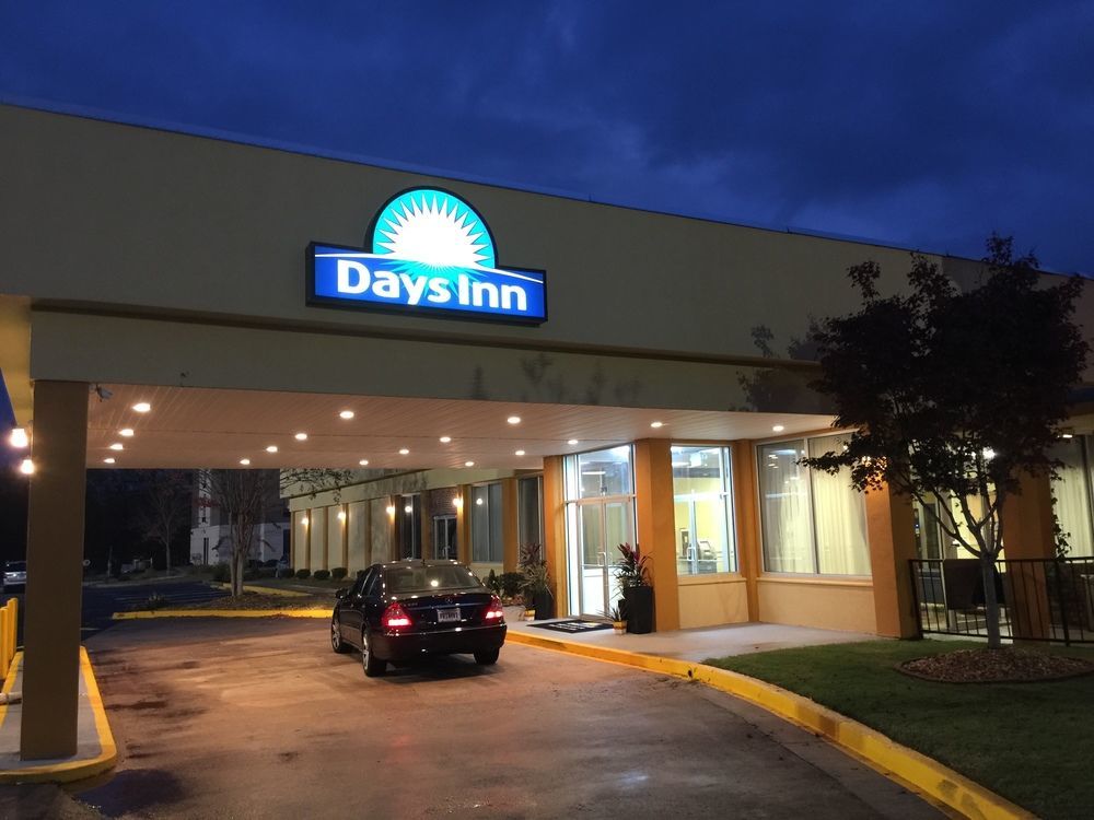 Days Inn By Wyndham Madison Bagian luar foto