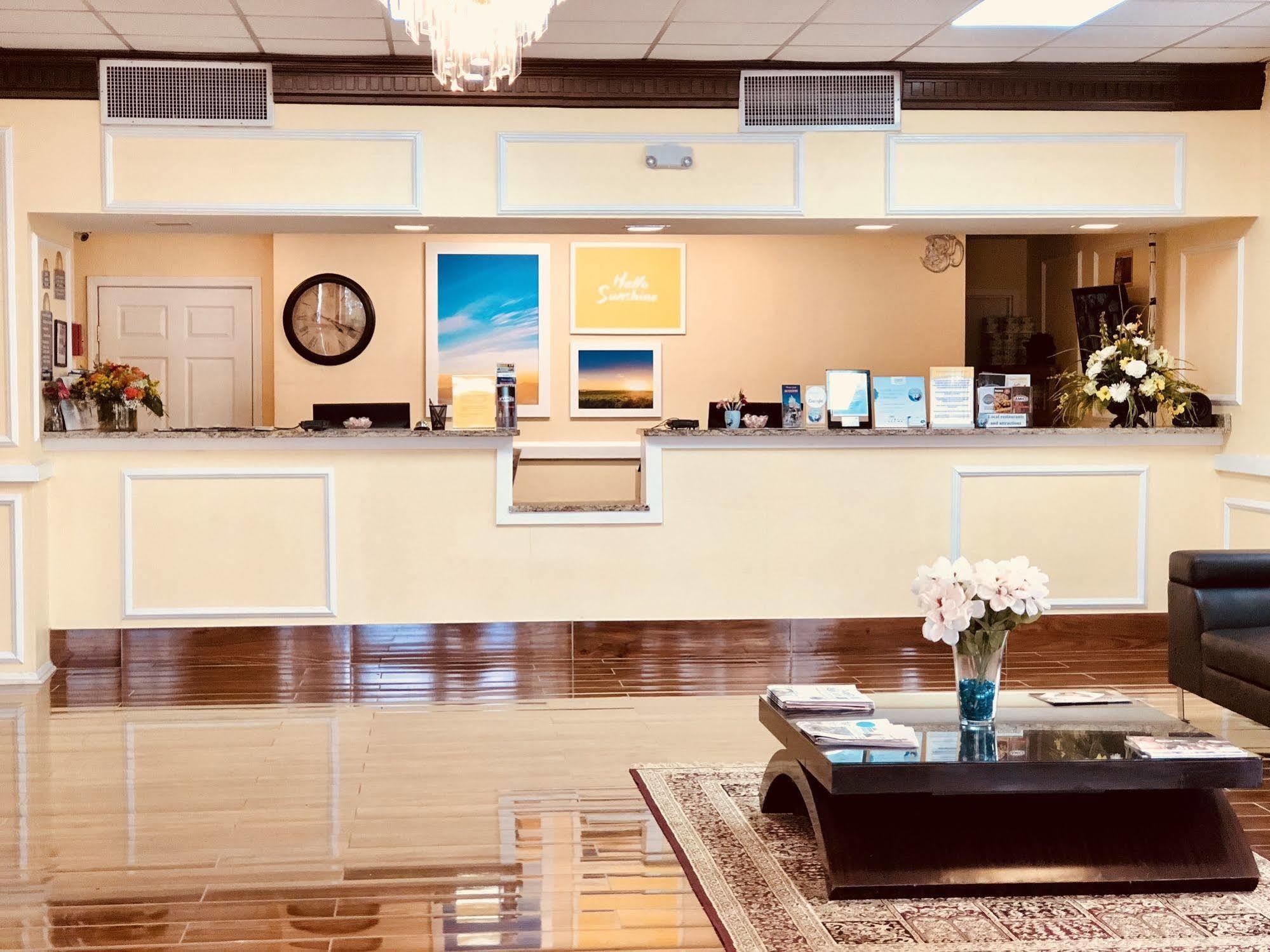 Days Inn By Wyndham Madison Bagian luar foto